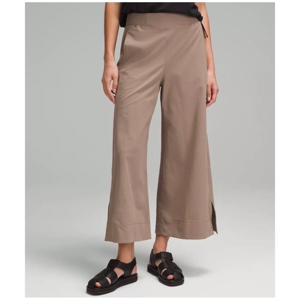 Lululemon Stretch Woven High Rise Flowy Wide Leg Cropped Pant Women Medium Brown